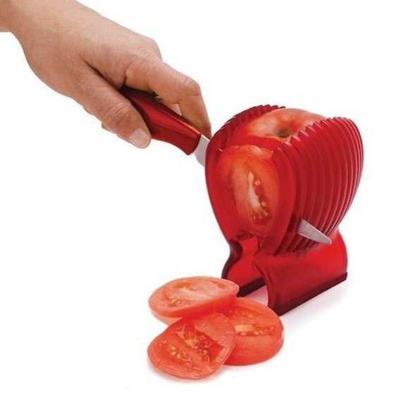 Держатель для нарезки томатов Perfectly Slice Tomatoes Держатель для нарезки томатов Perfectly Slice TomatoesОстальные гаджеты<br>Красиво и быстро оформить салат? Порезать луковицу на идеальные кружочки? Фактически невозможно, если вы не шеф-повар. Представляем держатель для нарезки томатов Perfectly Slice Tomatoes, который поможет создавать кулинарные шедевры дома!<br>