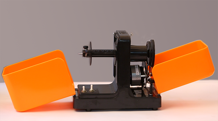 

Прялка бытовая типа БЭП 02000000000, 25 Вт, для выраб. пряжи из чесаной шерсти, пуха, синтетических волокн