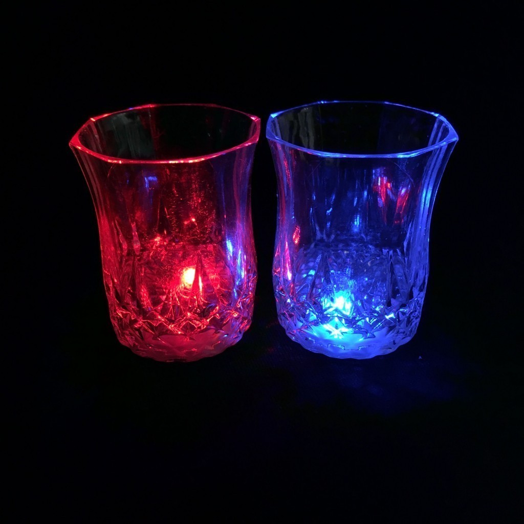 

Мерцающая рюмка Light-up Liquid Activated Glass, 70 мл